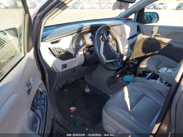 Photo 4 VIN: 5TDYZ3DC2JS913193 - TOYOTA SIENNA 