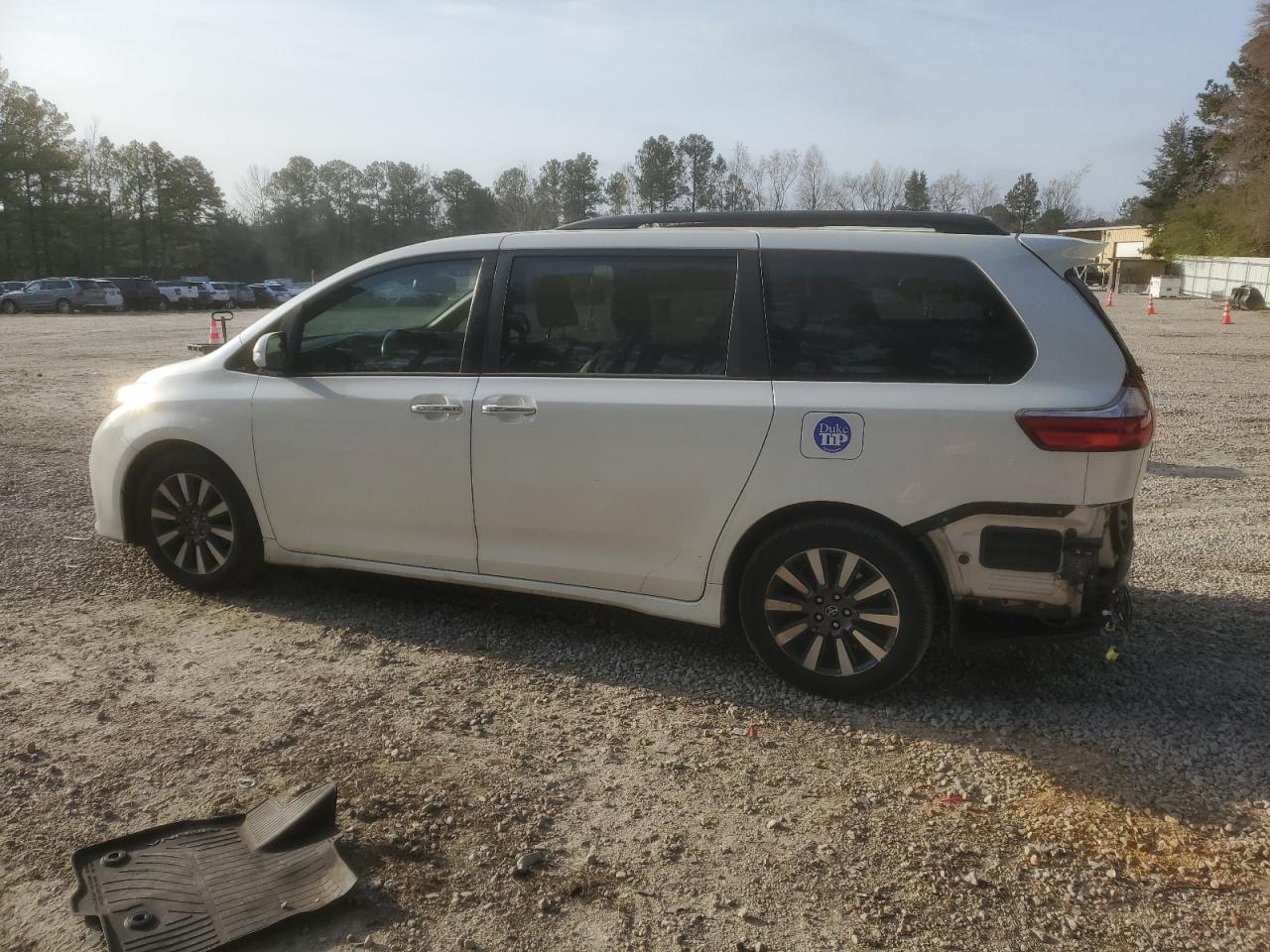 Photo 1 VIN: 5TDYZ3DC2JS913727 - TOYOTA SIENNA 