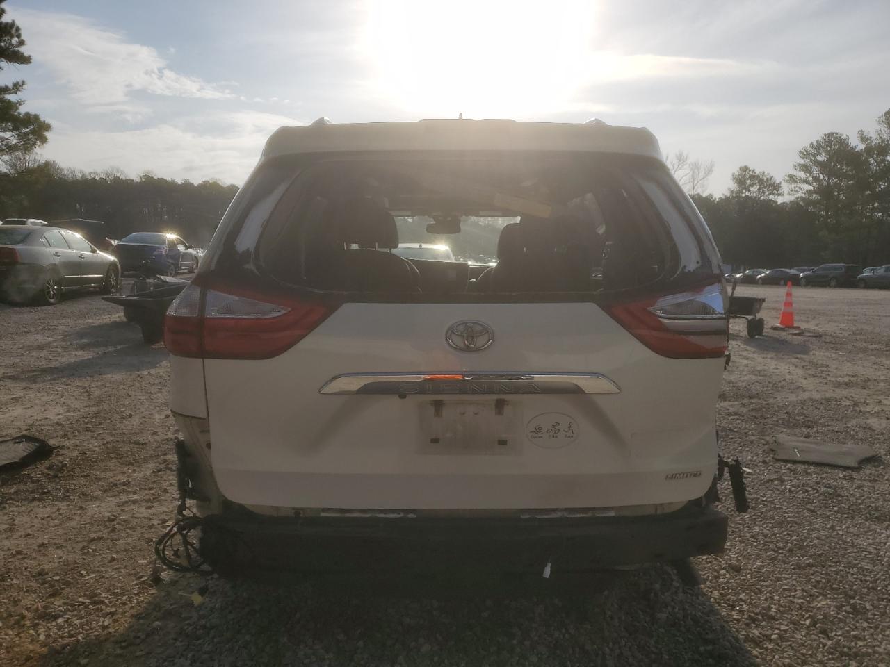 Photo 5 VIN: 5TDYZ3DC2JS913727 - TOYOTA SIENNA 