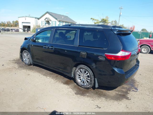 Photo 2 VIN: 5TDYZ3DC2JS929586 - TOYOTA SIENNA 