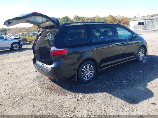 Photo 3 VIN: 5TDYZ3DC2JS929586 - TOYOTA SIENNA 