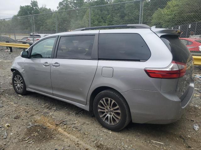 Photo 1 VIN: 5TDYZ3DC2JS929605 - TOYOTA SIENNA XLE 