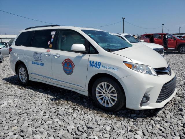 Photo 3 VIN: 5TDYZ3DC2JS960840 - TOYOTA SIENNA XLE 