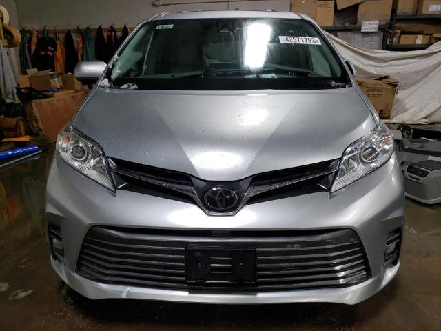 Photo 4 VIN: 5TDYZ3DC2KS973363 - TOYOTA SIENNA XLE 