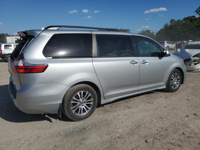 Photo 2 VIN: 5TDYZ3DC2KS981401 - TOYOTA SIENNA XLE 