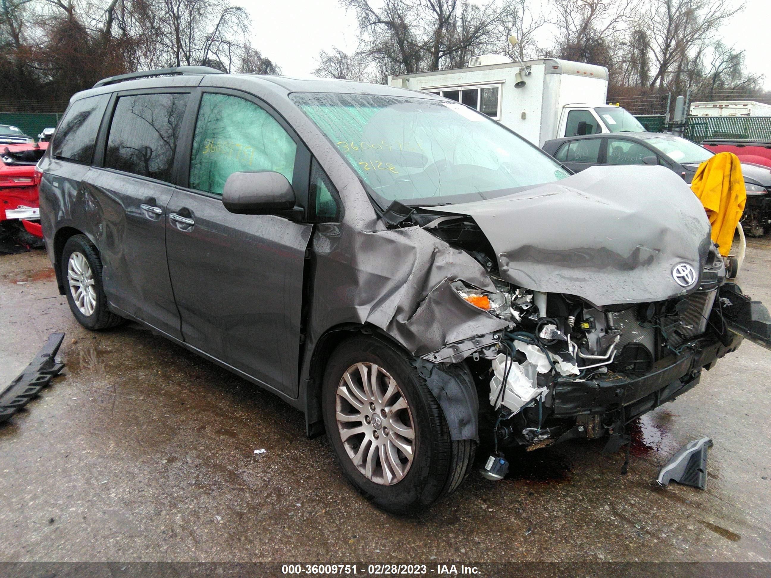 Photo 0 VIN: 5TDYZ3DC3HS769700 - TOYOTA SIENNA 