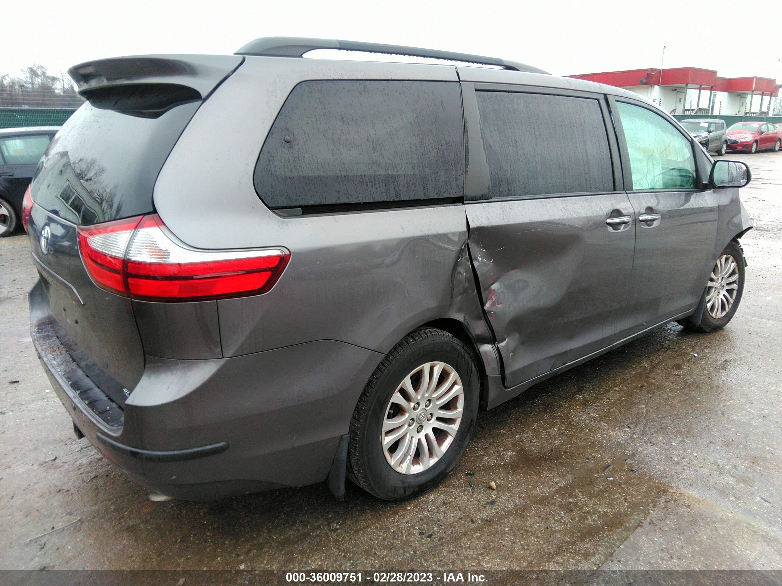 Photo 3 VIN: 5TDYZ3DC3HS769700 - TOYOTA SIENNA 