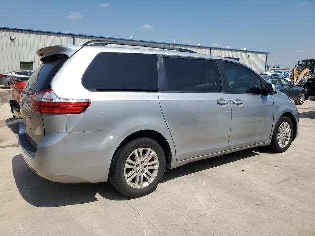 Photo 2 VIN: 5TDYZ3DC3HS786495 - TOYOTA SIENNA XLE 