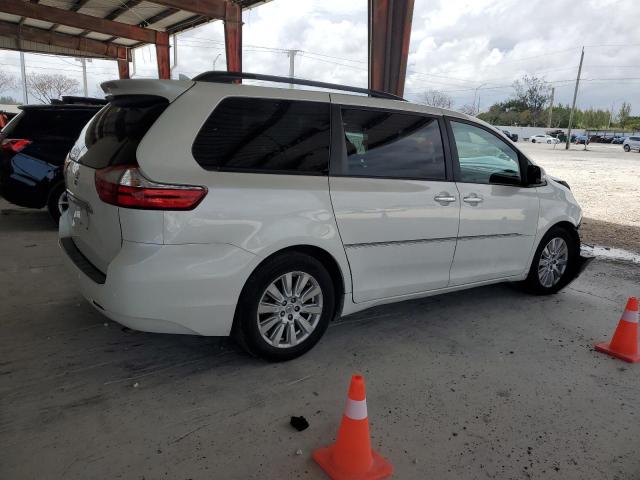 Photo 2 VIN: 5TDYZ3DC3HS793835 - TOYOTA SIENNA XLE 