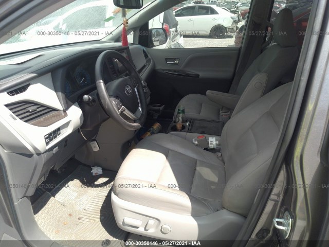 Photo 4 VIN: 5TDYZ3DC3HS818376 - TOYOTA SIENNA 