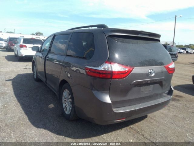 Photo 2 VIN: 5TDYZ3DC3HS819463 - TOYOTA SIENNA 