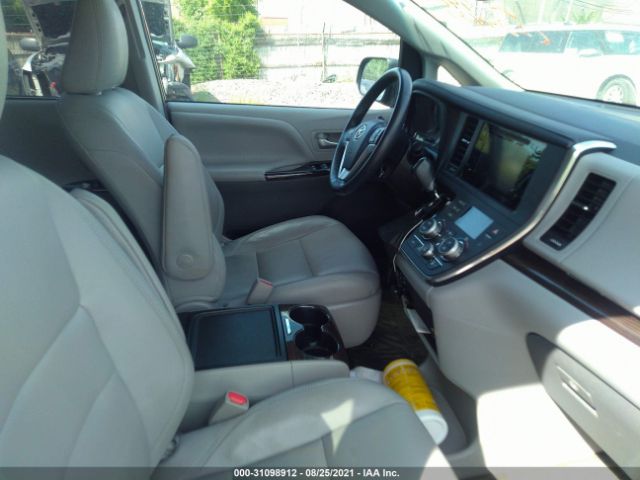 Photo 4 VIN: 5TDYZ3DC3HS819463 - TOYOTA SIENNA 