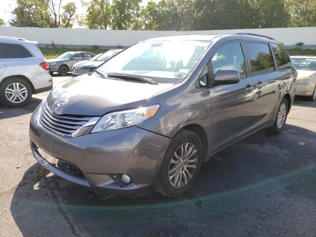 Photo 1 VIN: 5TDYZ3DC3HS820015 - TOYOTA SIENNA XLE 