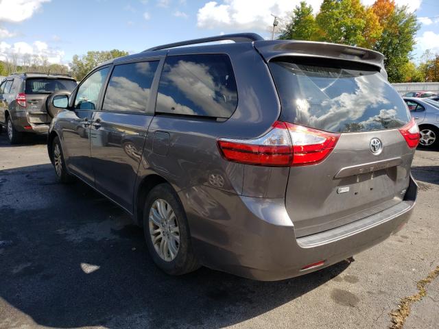 Photo 2 VIN: 5TDYZ3DC3HS820015 - TOYOTA SIENNA XLE 