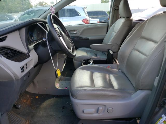 Photo 4 VIN: 5TDYZ3DC3HS820015 - TOYOTA SIENNA XLE 