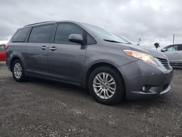 Photo 3 VIN: 5TDYZ3DC3HS835727 - TOYOTA SIENNA XLE 