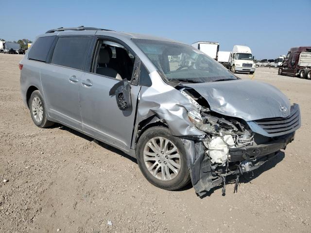 Photo 3 VIN: 5TDYZ3DC3HS836456 - TOYOTA SIENNA XLE 