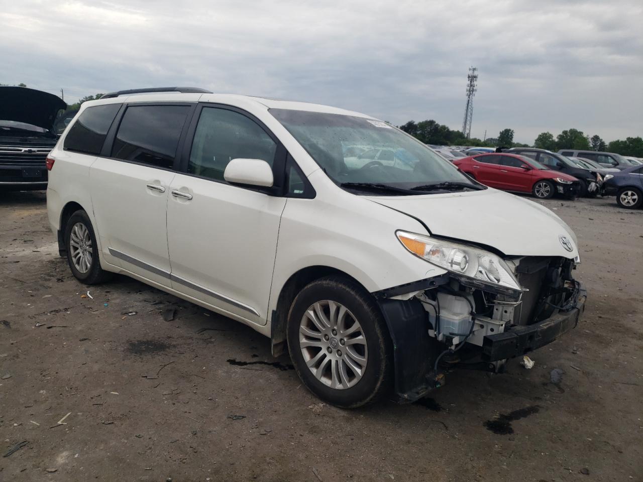 Photo 3 VIN: 5TDYZ3DC3HS862653 - TOYOTA SIENNA 