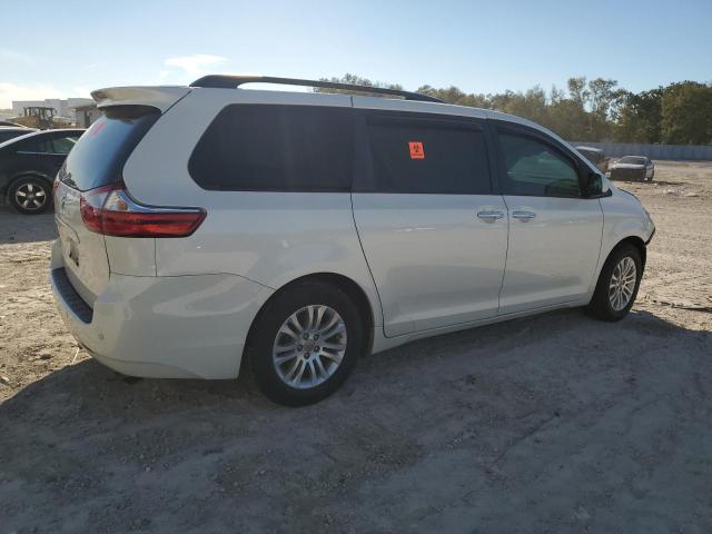 Photo 2 VIN: 5TDYZ3DC3HS870655 - TOYOTA SIENNA XLE 