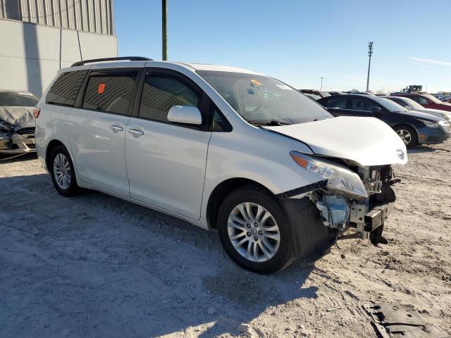 Photo 3 VIN: 5TDYZ3DC3HS870655 - TOYOTA SIENNA XLE 