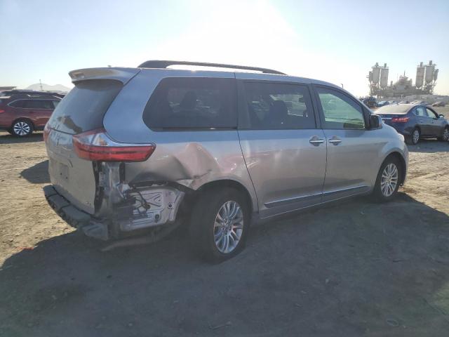 Photo 2 VIN: 5TDYZ3DC3HS872681 - TOYOTA SIENNA XLE 