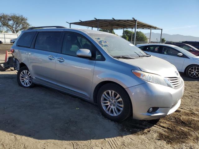 Photo 3 VIN: 5TDYZ3DC3HS872681 - TOYOTA SIENNA XLE 