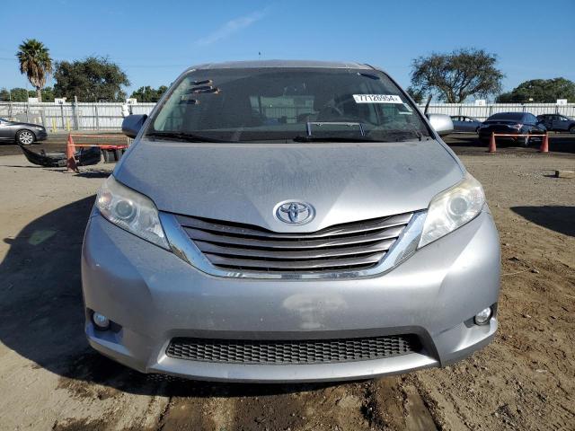 Photo 4 VIN: 5TDYZ3DC3HS872681 - TOYOTA SIENNA XLE 