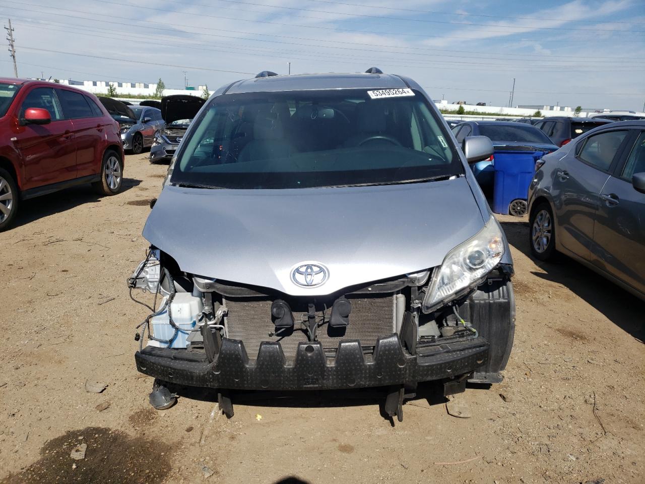 Photo 4 VIN: 5TDYZ3DC3HS873345 - TOYOTA SIENNA 