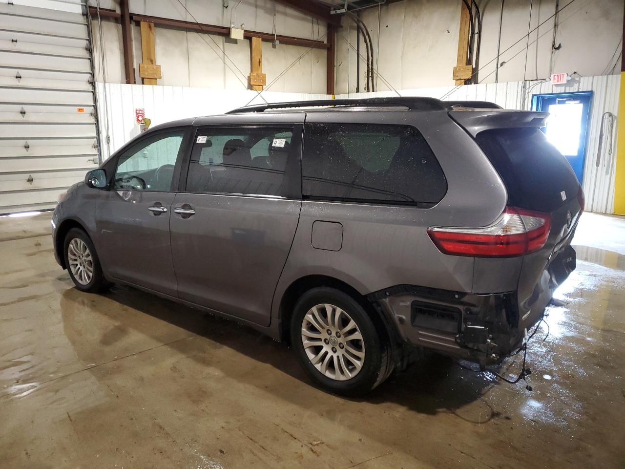 Photo 1 VIN: 5TDYZ3DC3HS879386 - TOYOTA SIENNA 