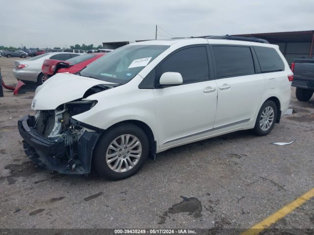 Photo 1 VIN: 5TDYZ3DC3HS898469 - TOYOTA SIENNA 