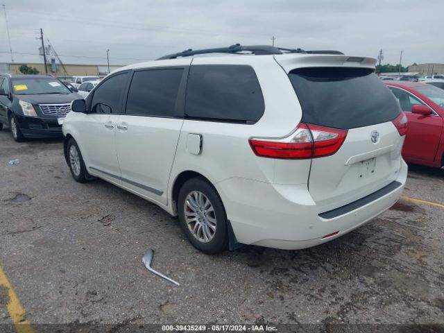 Photo 2 VIN: 5TDYZ3DC3HS898469 - TOYOTA SIENNA 