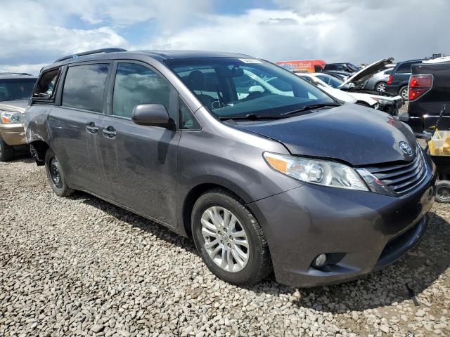 Photo 3 VIN: 5TDYZ3DC3HS899444 - TOYOTA SIENNA XLE 