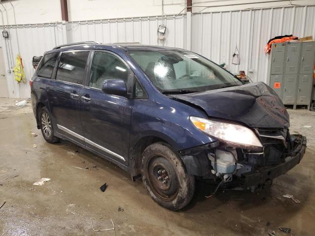 Photo 3 VIN: 5TDYZ3DC3JS909007 - TOYOTA SIENNA XLE 