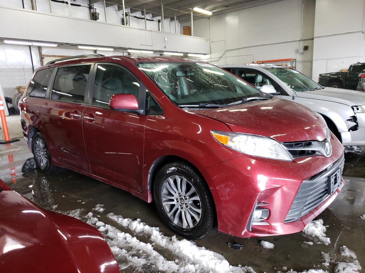 Photo 3 VIN: 5TDYZ3DC3JS910223 - TOYOTA SIENNA 