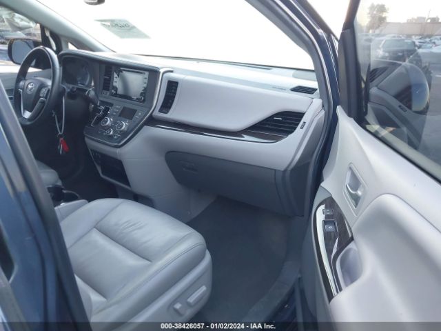 Photo 4 VIN: 5TDYZ3DC3JS920735 - TOYOTA SIENNA 