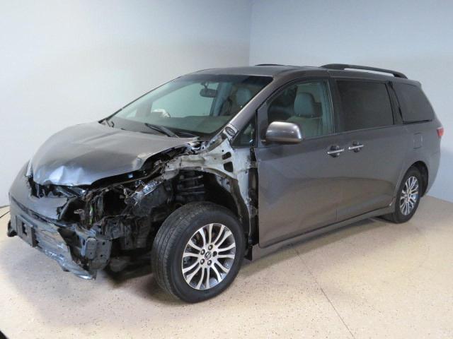 Photo 1 VIN: 5TDYZ3DC3JS921237 - TOYOTA SIENNA XLE 