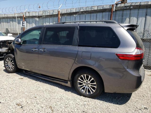 Photo 1 VIN: 5TDYZ3DC3JS921237 - TOYOTA SIENNA XLE 