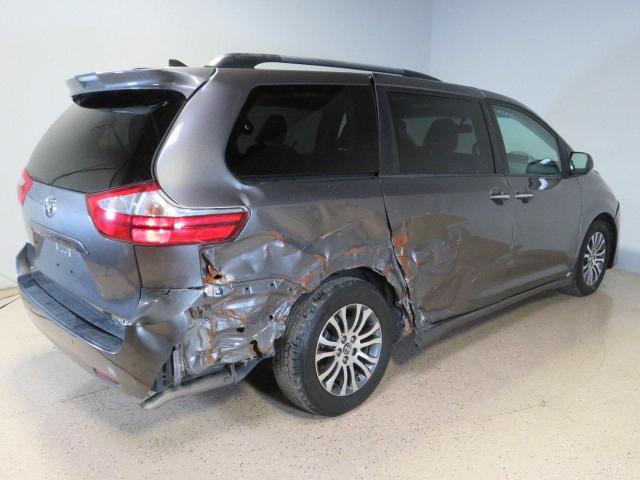 Photo 3 VIN: 5TDYZ3DC3JS921237 - TOYOTA SIENNA XLE 