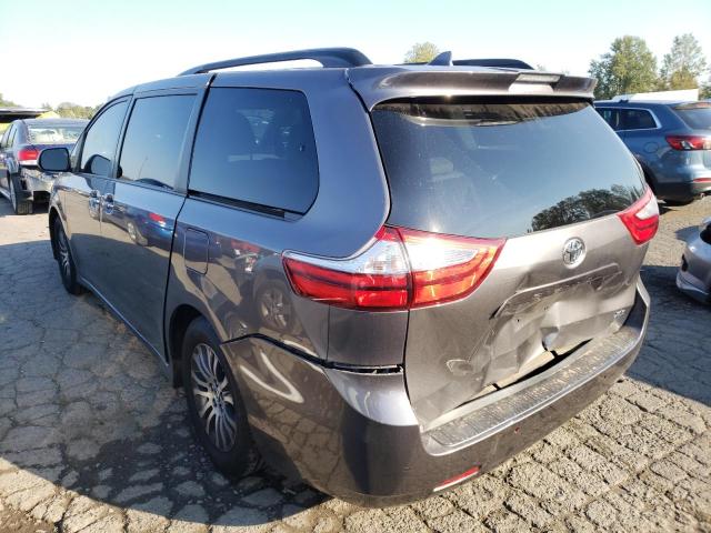 Photo 2 VIN: 5TDYZ3DC3JS943965 - TOYOTA SIENNA XLE 