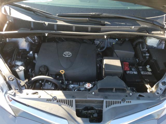 Photo 6 VIN: 5TDYZ3DC3KS017003 - TOYOTA SIENNA XLE 