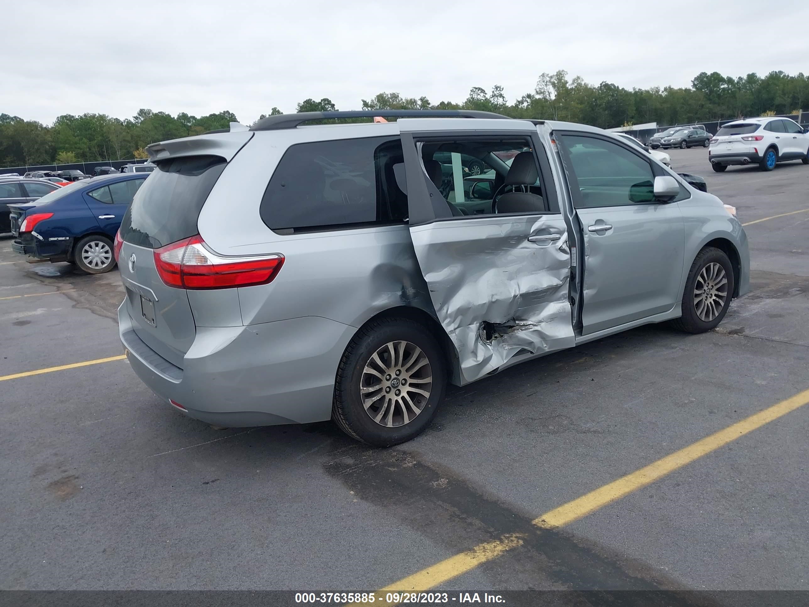 Photo 3 VIN: 5TDYZ3DC3KS018622 - TOYOTA SIENNA 