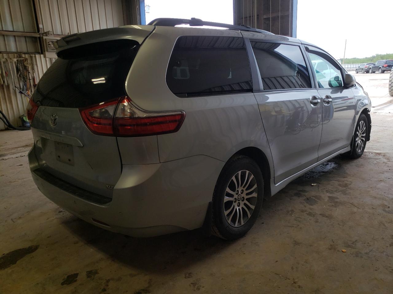 Photo 2 VIN: 5TDYZ3DC3LS057292 - TOYOTA SIENNA 