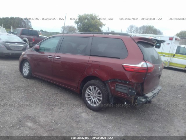 Photo 2 VIN: 5TDYZ3DC4HS792452 - TOYOTA SIENNA 