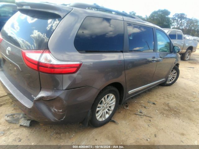 Photo 3 VIN: 5TDYZ3DC4HS792855 - TOYOTA SIENNA 