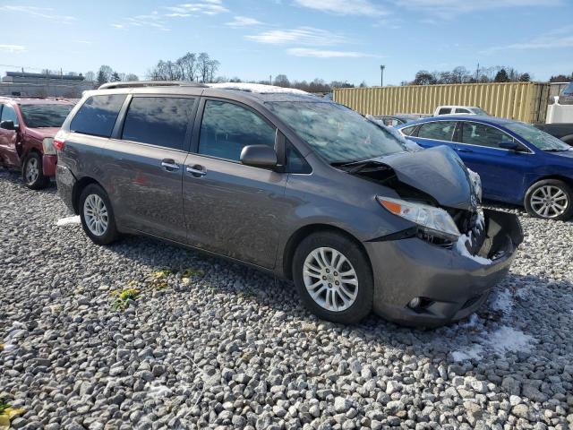 Photo 3 VIN: 5TDYZ3DC4HS793522 - TOYOTA SIENNA XLE 