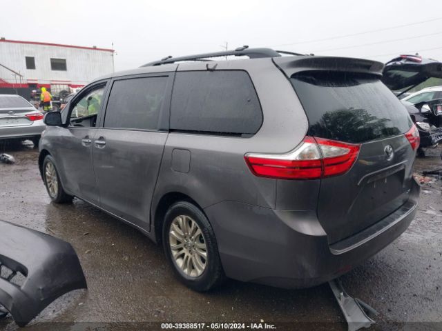 Photo 2 VIN: 5TDYZ3DC4HS800565 - TOYOTA SIENNA 