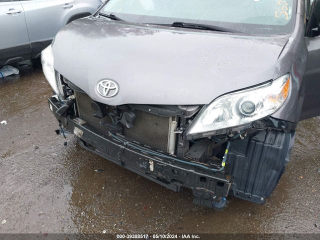 Photo 5 VIN: 5TDYZ3DC4HS800565 - TOYOTA SIENNA 