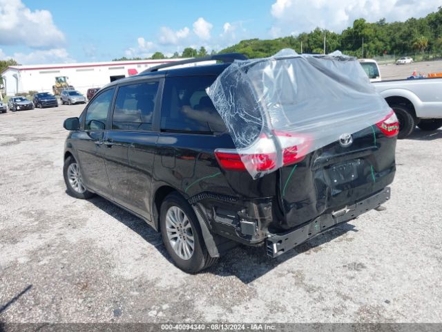 Photo 2 VIN: 5TDYZ3DC4HS807211 - TOYOTA SIENNA 