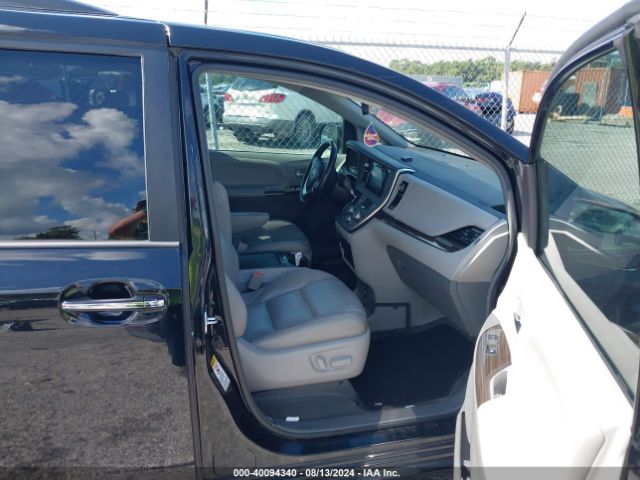 Photo 4 VIN: 5TDYZ3DC4HS807211 - TOYOTA SIENNA 