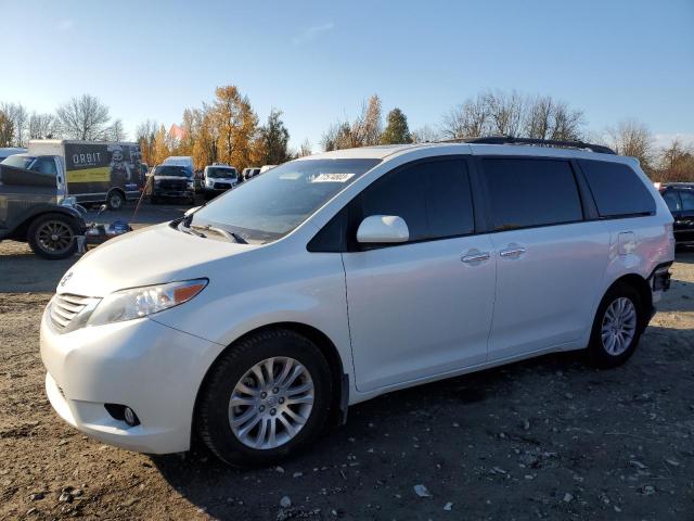 Photo 0 VIN: 5TDYZ3DC4HS831895 - TOYOTA SIENNA XLE 